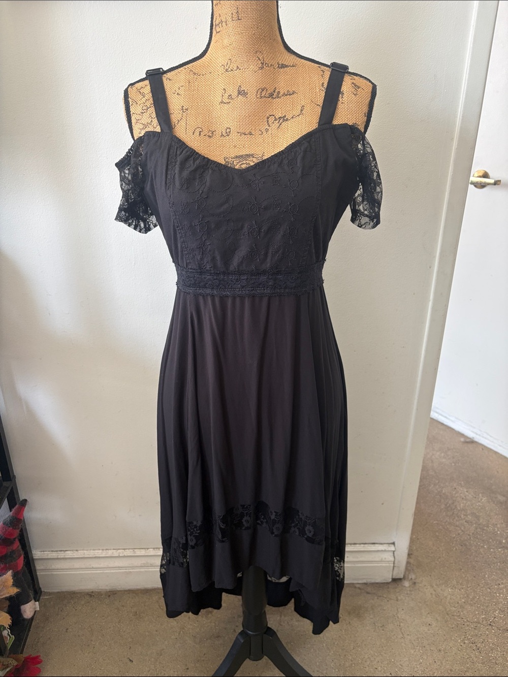 Black Lace Cold-Shoulder Midi Dress